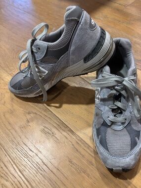 New Balance Gray 991 style sneakers